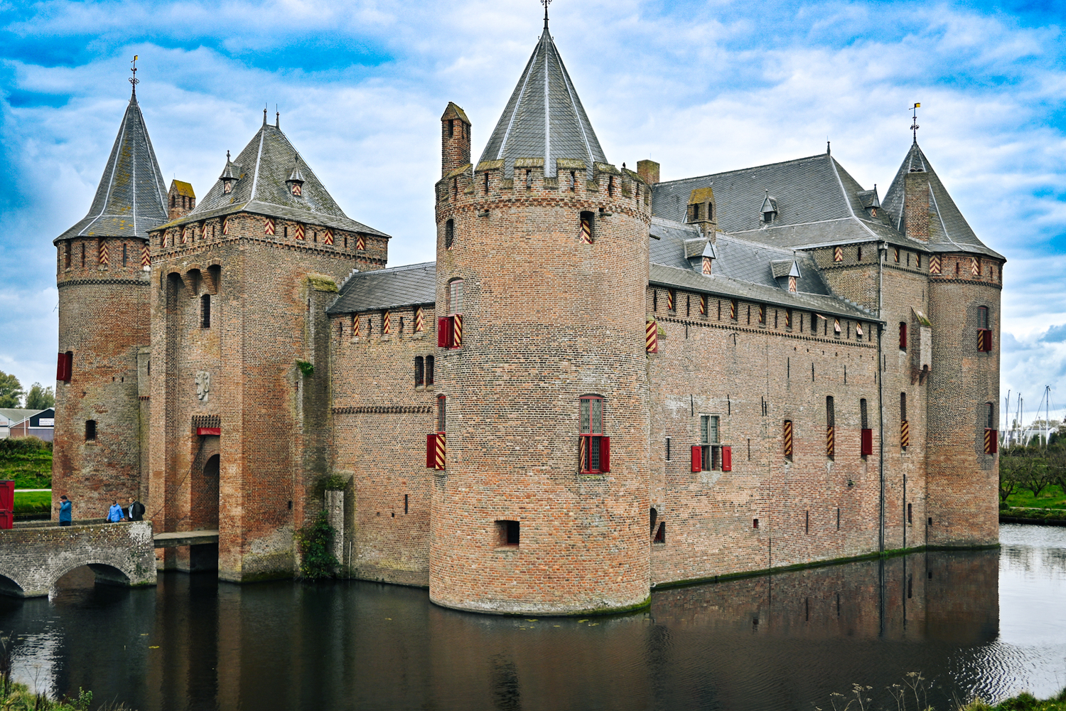 Of all castles in the Netherlands, This is probably the most known. It's a cute little place, very photogenic. Unfortunately the museum itself is not very informative.